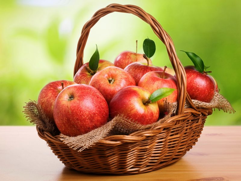 Apples-Basket-Wallpaper